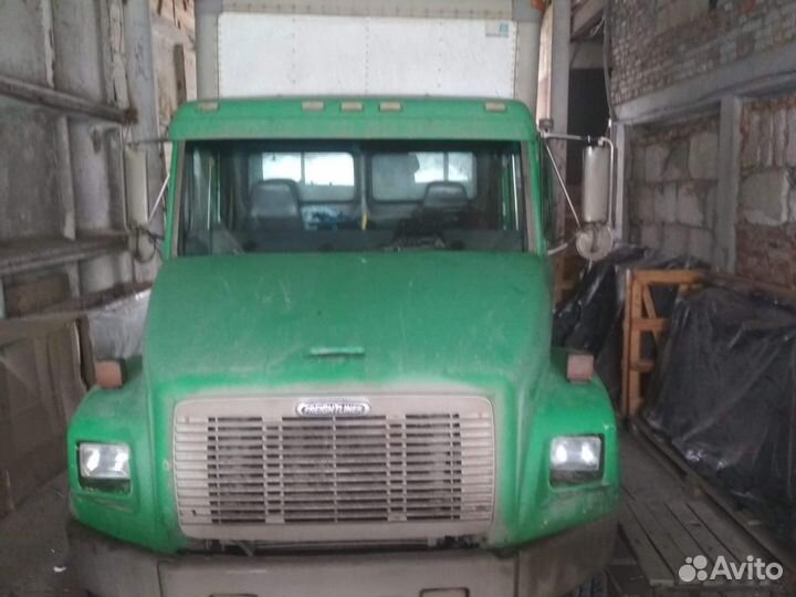 Лобовое стекло Freightliner