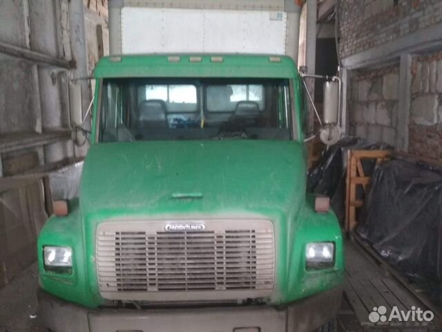 Лобовое стекло Freightliner