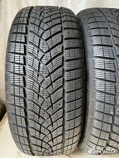 Goodyear UltraGrip Ice SUV 235/50 R19 103T