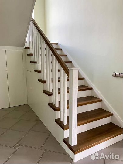 Лестница на второй этаж под ключ