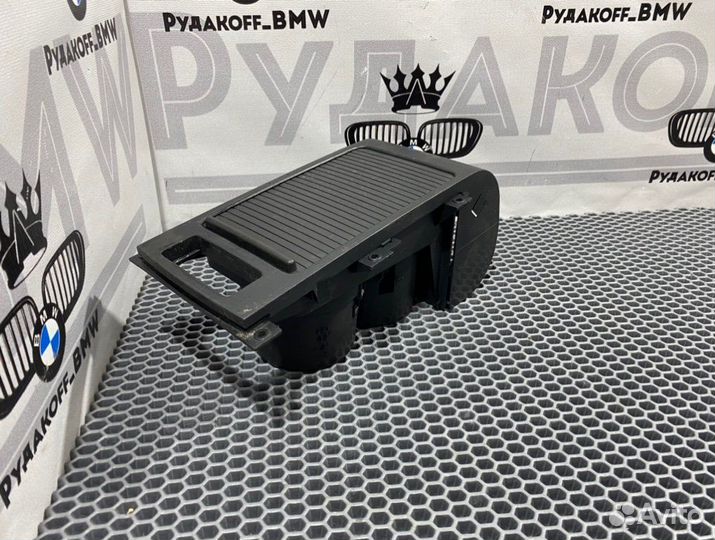 Подстаканник Bmw X5 E53 M62B46 2003