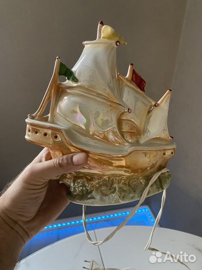 Фарфоровый 