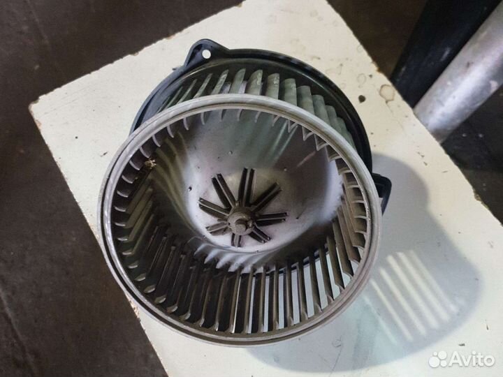 Моторчик печки митсубиси каризма