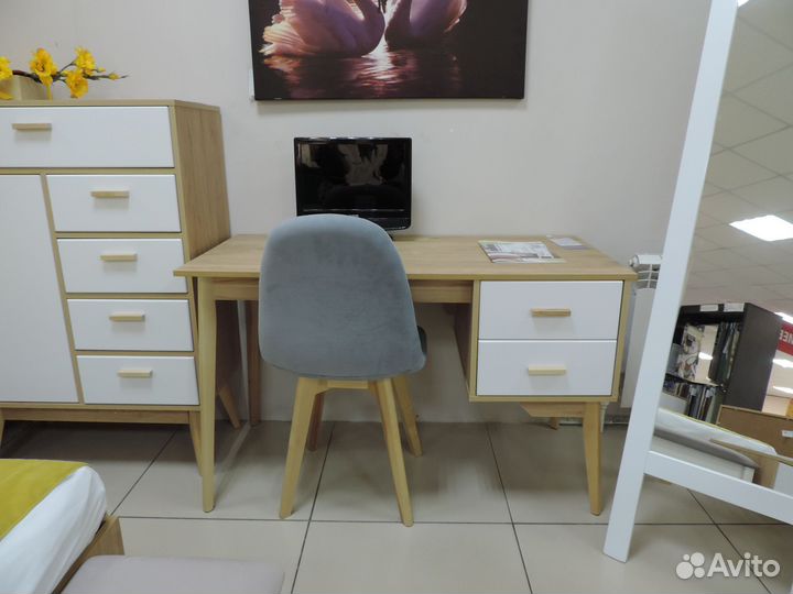 Письменный стол 