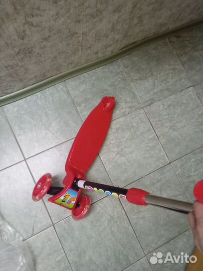 Новый детский трёхколёсный самокат