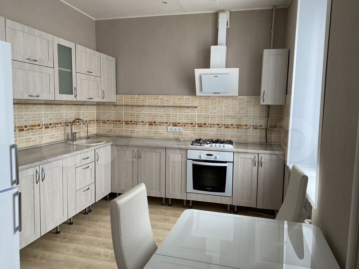 3-к. квартира, 90 м², 2/4 эт.