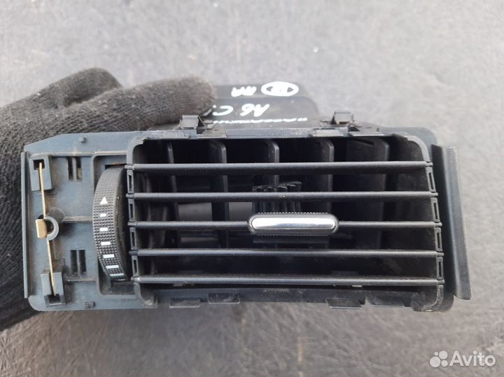 Дефлектор воздушный правый Audi A6 C5