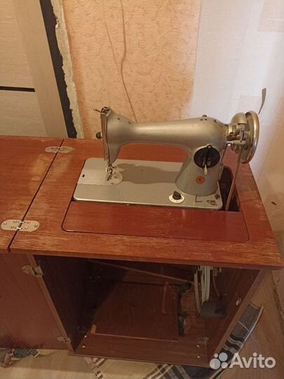 Швейная машина Чайка