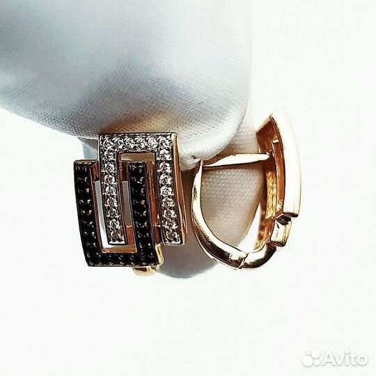 Золотые серьги геометрия с бриллиантами