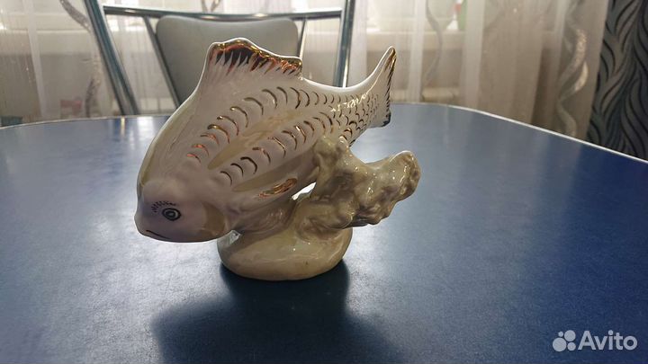 Антикварная фарфоровая статуэтка 