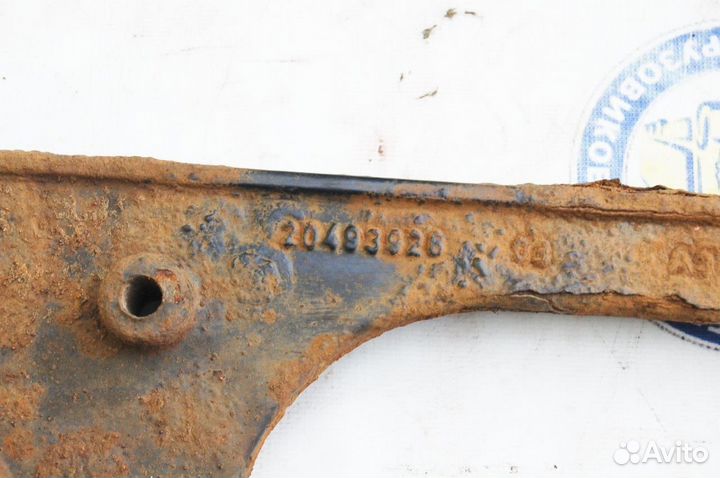 Кронштейн закабинного крыла левый 7420493933 renau