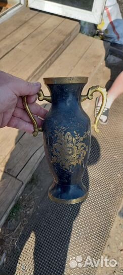 Ваза бронзовая