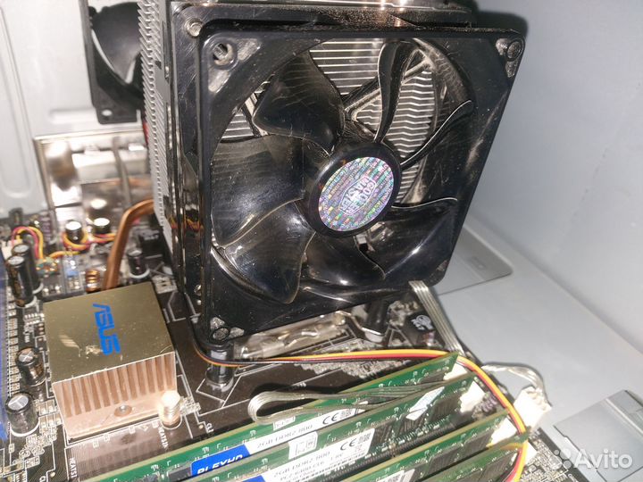 Материнская плата с процессором и памятью