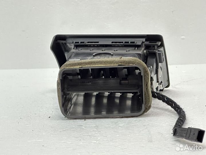 Дефлектор салона воздушный правый Ауди А4 Б6