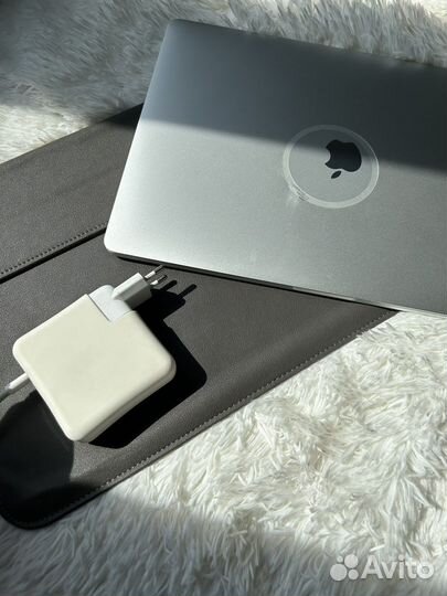 Macbook pro 15 2017 i7 16gb