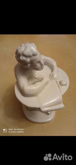 Фарфоровая статуэтка ссср. лфз. 