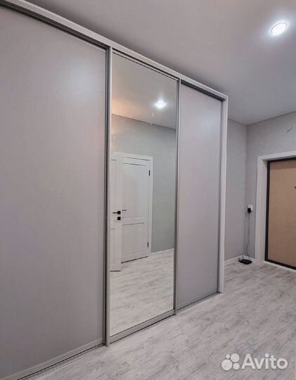 Шкаф встроенный распашной