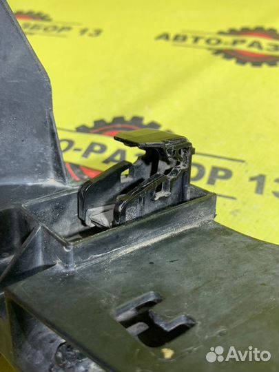 Направляющая бампера передняя левая Vw Polo 5 1.6