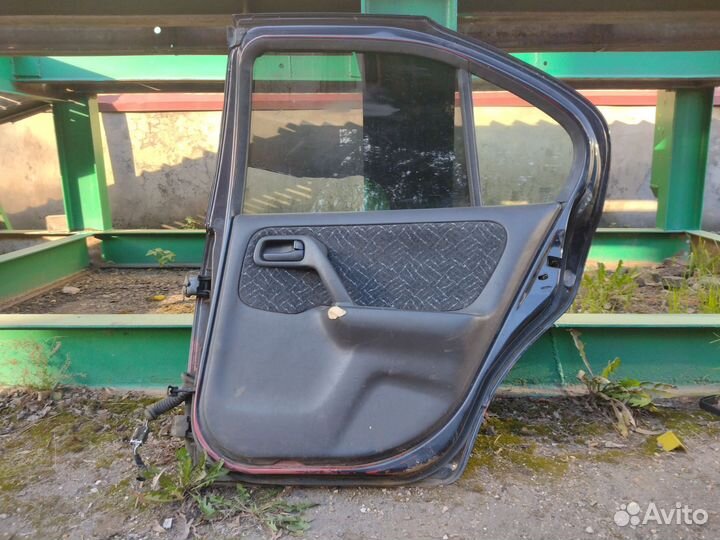 Дверь задняя правая Nissan Primera P11 седан