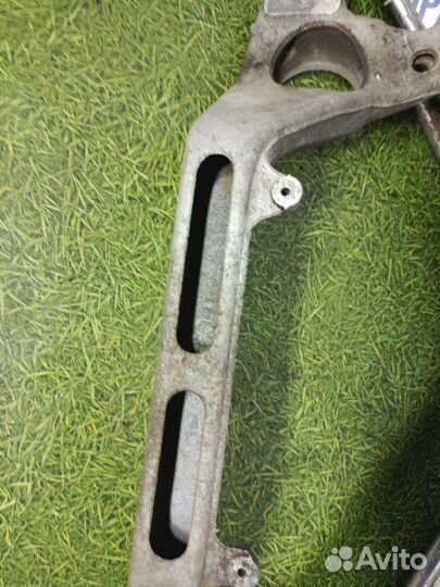 Траверса Volkswagen Touareg кроссовер 3.2 BMV 2004