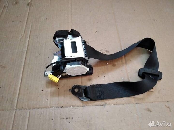 Ремень безопасности задний левый w204 C-class 2