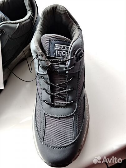 Кроссовки на мальчика 35 размер новые 1900р