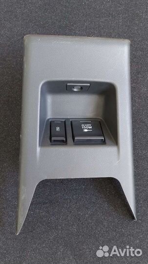 Накладка с розетками для пассажиров Mitsubishi