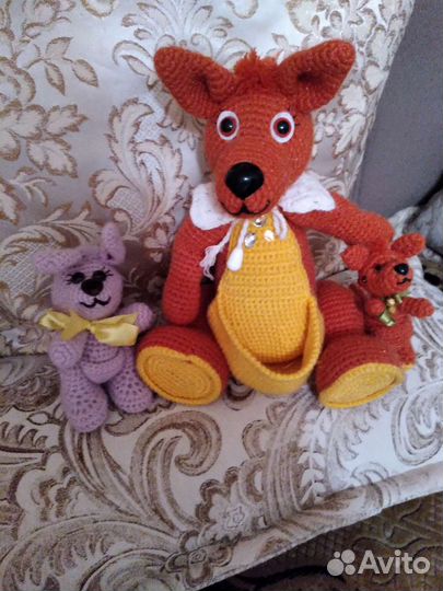 Вязаная крючком игрушка Мама Кенгурушка