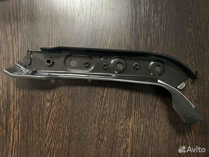 Верхняя правая часть панели Nissan Tiida 07-14