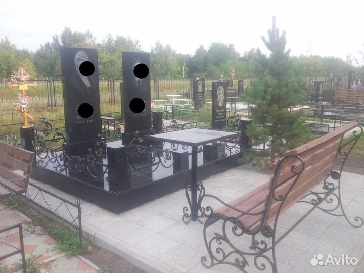 Памятники из черного гранита венки,плитка