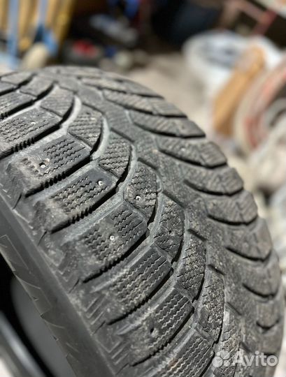 Bridgestone Blizzak Spike-01 285/50 R20