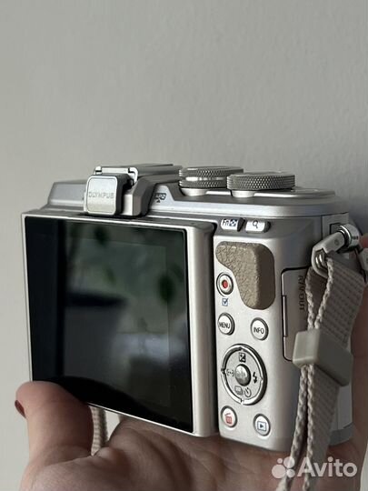 Беззеркальный фотоаппарат Olimpus Pen E-pl8