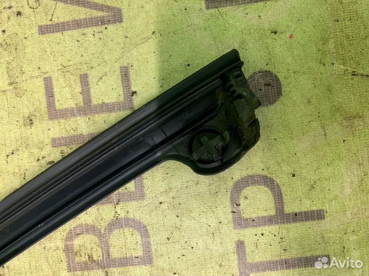 Уплотнитель двери передний левый Land Rover Range