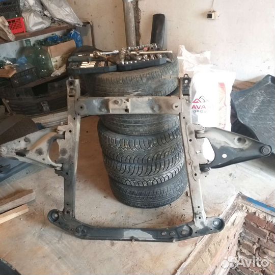 Подрамник рено логан сандеро