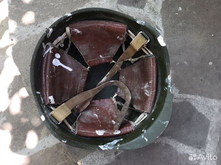 Каска и саперка СССР