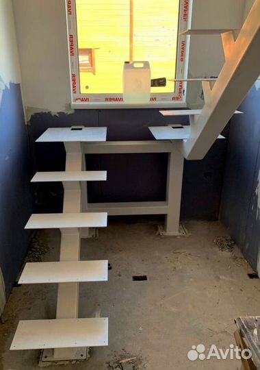 Металлические лестницы с поворотом