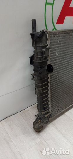 Радиатор охлаждения двигателя Ford Focus хетчбэк