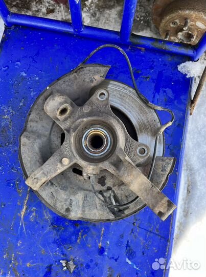 Поворотный кулак правый Geely Emgrand ec7