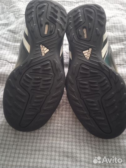 Футбольные бутсы adidas 30р
