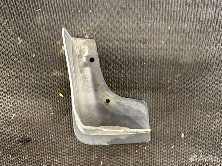 Брызговик передний левый Nissan Teana J32 J32