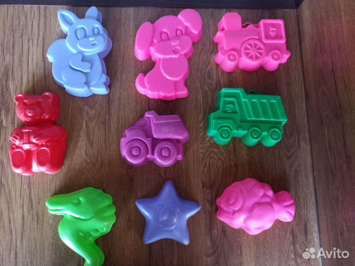 Формочки, лопатки, игрушки для песочницы