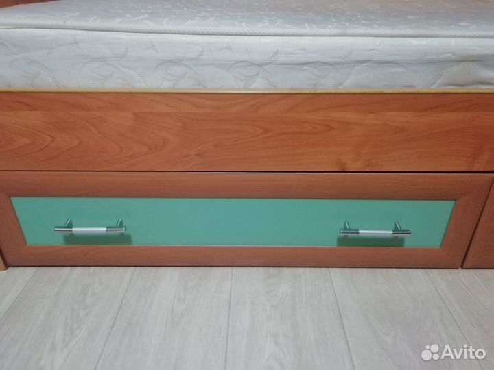 Двухъярусная кровать