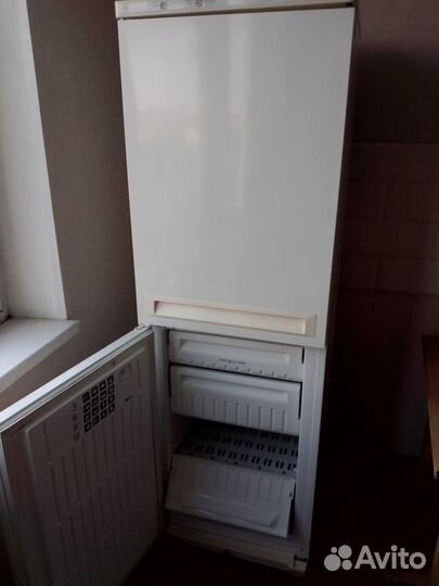 Продается отличный холодильник stinol