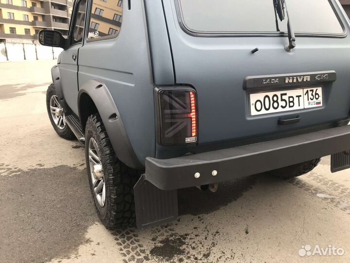 Led тюнинг фонари красные/чёрные на Ниву Британия