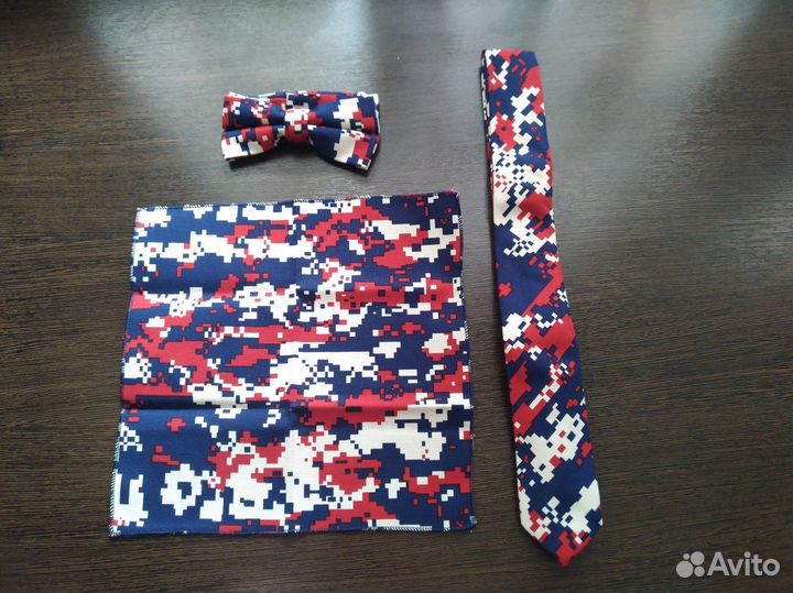Набор: галстук, бабочка, платок