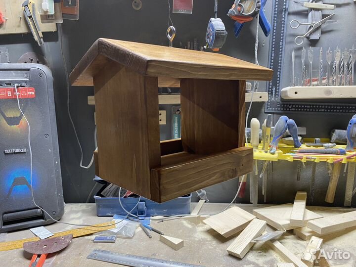 Кормушка для птиц из дерева