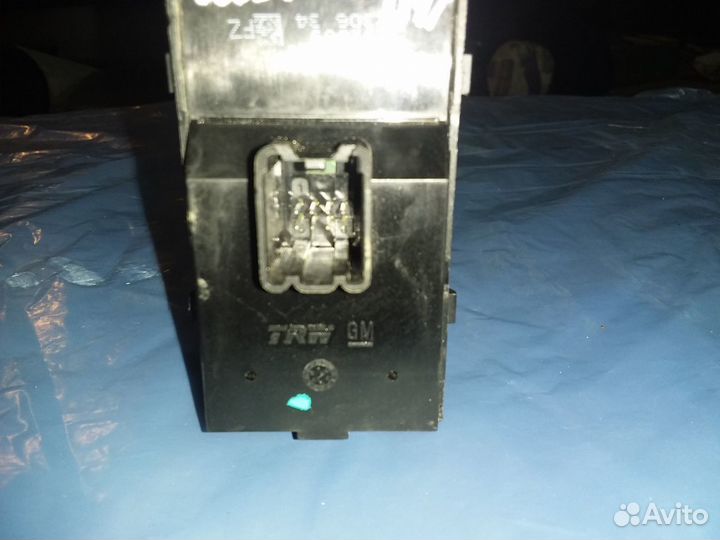 Кнопки стеклоподъёмника левой двери Opel Mokkа