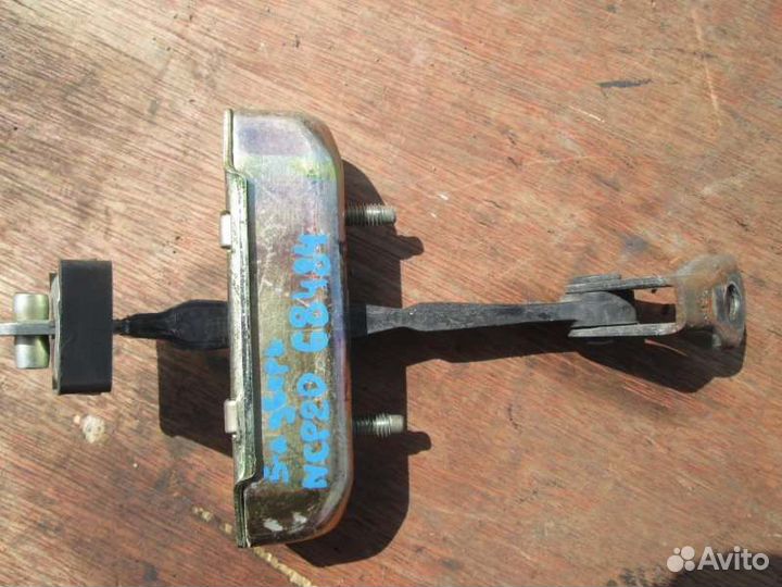 Ограничитель двери багажника Toyota Funcargo NCP20