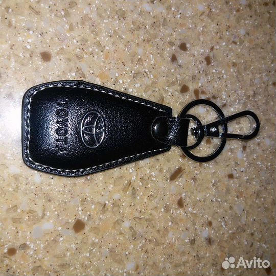 Брелок с логотипом авто