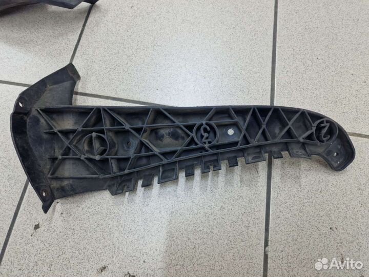 Кранштейн заднего бампера Audi A6 C5